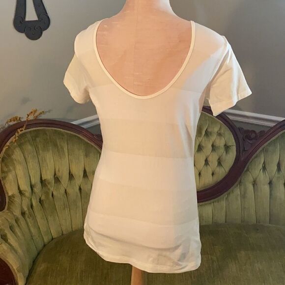Old Navy. Scoop neck tee. Women’s M. - Picture 4 of 4